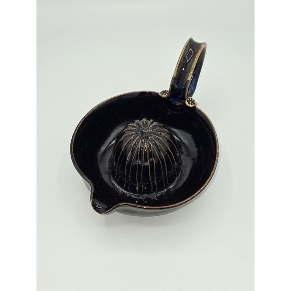 Handcrafted Studio Stoneware Pottery Ceramic Citrus‎ Juicer with Spout Signed - Picture 5 of 6